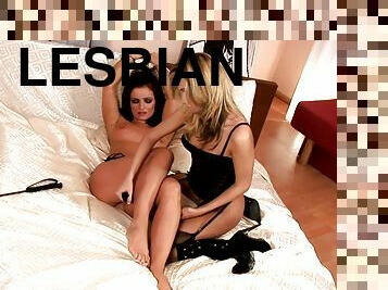 lesbian-lesbian, jenis-pornografi-milf, bdsm-seks-kasar-dan-agresif, kaki, stocking-stockings, berambut-pirang, fetish-benda-yang-dapat-meningkatkan-gairah-sex, bondage-seks-dengan-mengikat-tubuh, dominasi, berambut-cokelat