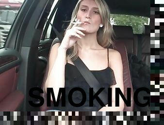 auto, plavuše, pušenje-smoking, male-sise