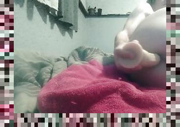 Howl99 dildo play on webcam