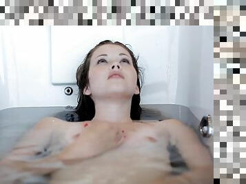 Warm solo in the tub along Vanessa