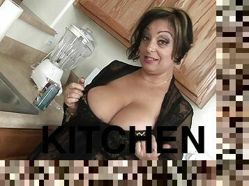 Kitchen solo with a greedy mom