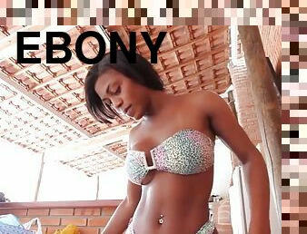 Bigbooty trans ebony showing off her body