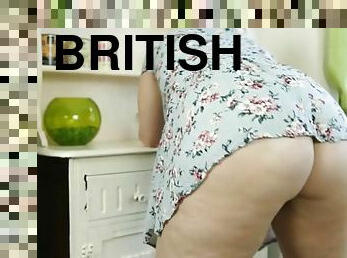British BBW bends over and flashes her fat ass