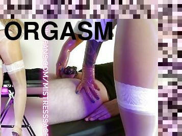 orgasm, joc-cu-chiloteii, inghitit, slclav, ciorapi, sperma, sperma-in-gura, amanta, alb, femdom