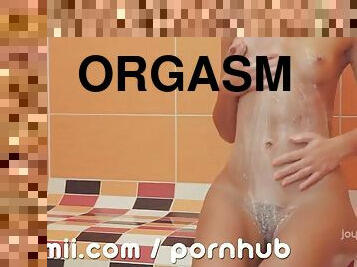 Valentina Rossini has an orgasm in a hot shower