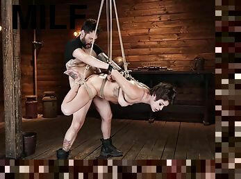 anal, milf, jouet, hardcore, fellation-profonde, bdsm, bondage, brunette, tatouage, putain