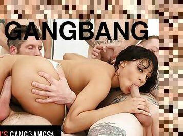 gros-nichons, levrette, anal, fellation, ébène, interracial, hardcore, fellation-profonde, gangbang, sexe-de-groupe