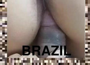 Sexo com a brasileira....gozando dentro da buceta rosinha e apertada