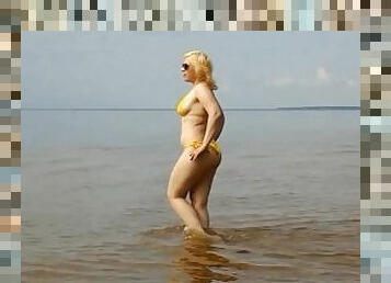 buntut, di-luar, awam, amateur, matang, milfs, pantai, kaki, rambut-kuning, bikini