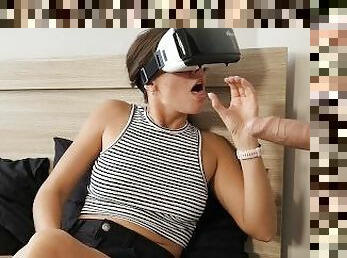 Stepmom gets first impressions from VR glasses
