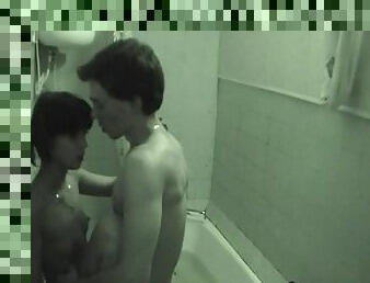 Amateur teen banged in the tub
