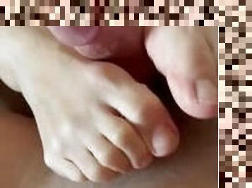 masturbation, amateur, babes, pieds, point-de-vue, italien, fétiche, branlette-avec-les-pieds, réalité, bite