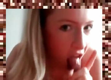 Girl next door gives blowjob - sexting amateur video