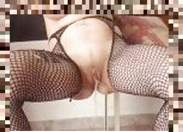 Hot Milf Pee in Fishnets