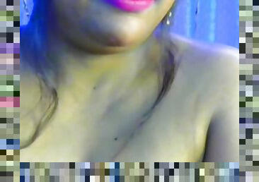 Hot desi sexy hotgirl21 looking for sex and shows her young juicy boobs.