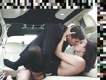 Boss man scores in the limo with sexy babe Vanessa Decker