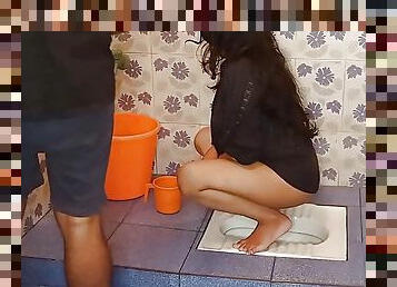 maid ko toilet ka andar chuda jab vo pesab kar rhi thi, Real hindi Dirty HD Porn Sex