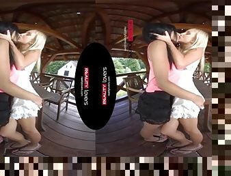 Realitylovers playing with moms pussy vr