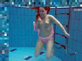 Simonna is hot and horny in the public pool