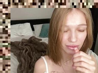 A skinny girl showed how to give a juicy and passionate blowjob