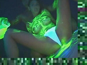 Glow paint on a hot body