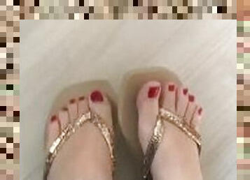 @tici_feet tici feet tici_feet wearing havaianas square golden again!