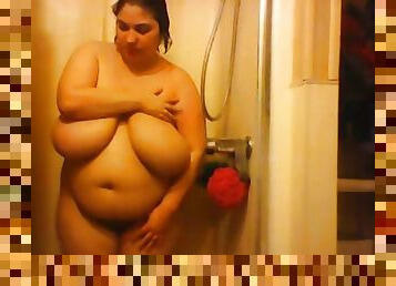 3rd bbw shower video