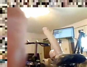Huge dildo fucks her amateur cunt on webcam as she rides a bike