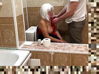 I approached a mature milf while she was sitting on the toilet and persuaded her to show her tits and anal sex