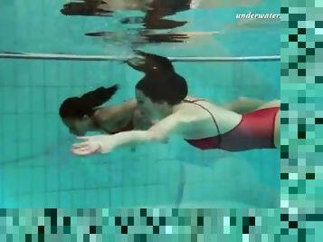 Two beauties get naked underwater