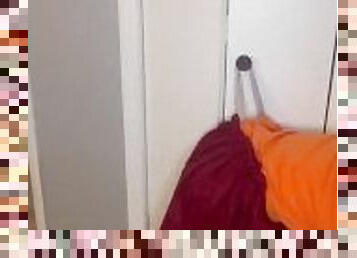 A ghost put Velma in a doorknob wedgie ????