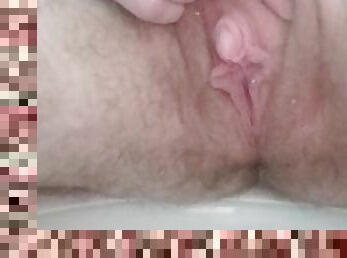 clito, poilue, masturbation, pisser, chatte-pussy, amateur, fétiche, solo