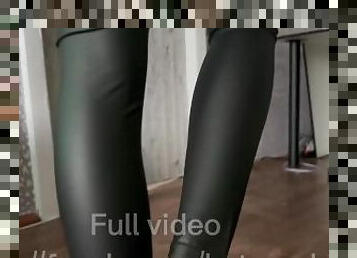Had sex with a fan in leather leggings and stockings, got cum on her tits
