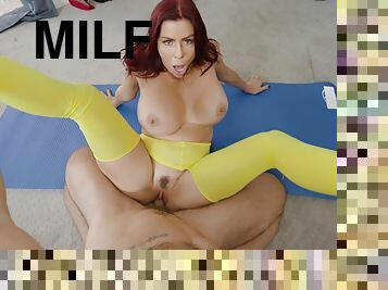MILF with stunning forms allows personal trainer to fuck her like crazy