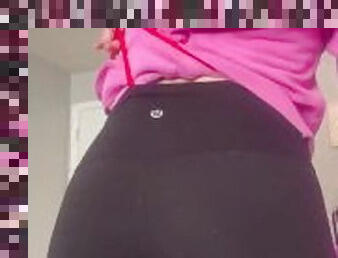 Thong Wedgie in my Leggings ????