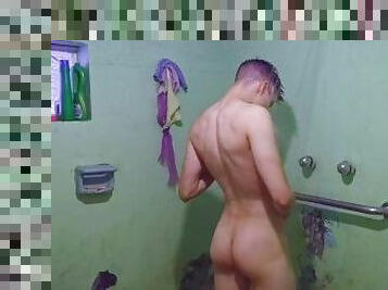 BJack tomando un baño y masturbandose para la cámara