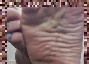 Extreem delicious dirty feet and wrinkled soles.???? Is it start to get hard right now?????