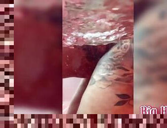 Bia Hot Morena tarada se exibindo na piscina