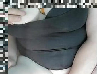 mastubasi, orgasme, umum, amatir, jenis-pornografi-milf, mainan, mobil, berambut-cokelat, tato, pengisapan