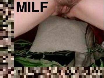 MILF pushing ping pong balls outta loose pussy!????