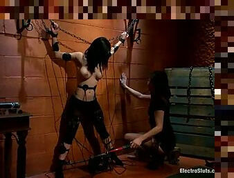 Haarig, Muschi, Brunette, Domina, Chained